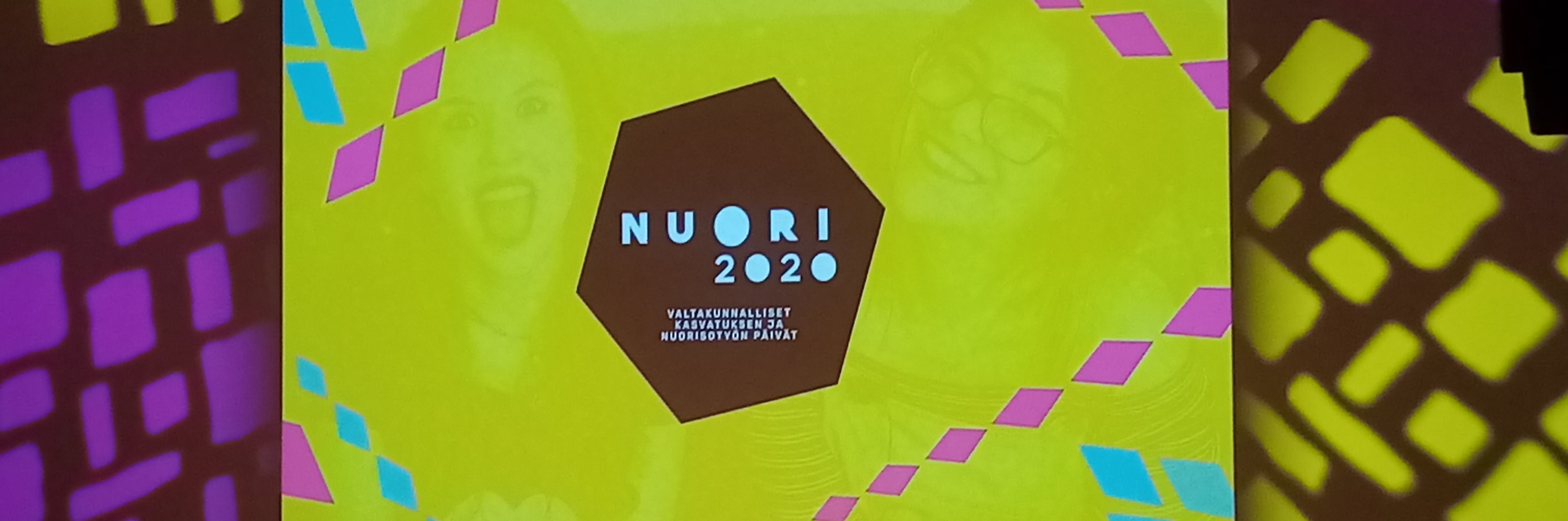 Lava jonka keskellä olevassa näytössä lukee Nuori 2020